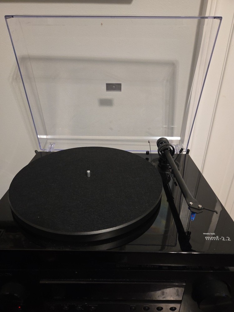 Music Hall MMF-2.2 TURNTABLE