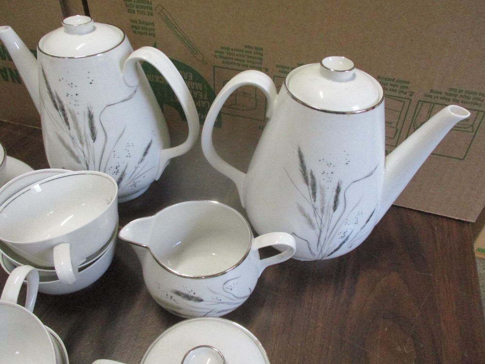 Ceres (Coupe) by EASTERLING 74 Piece Set Service for 8
