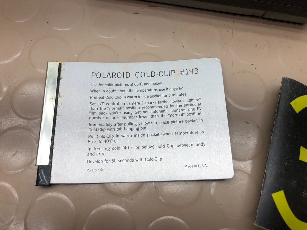 VINTAGE POLAROID 320 AUTOMATIC LAND CAMERA