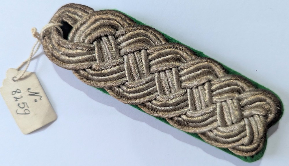 WW2 period ? unknown German shoulder strap