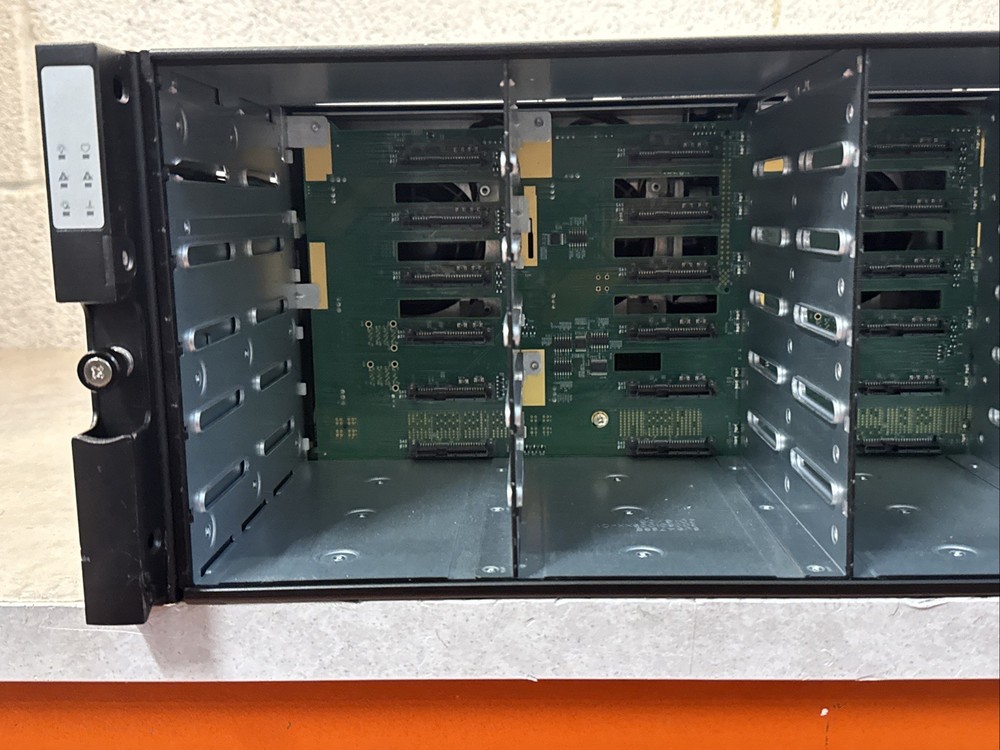 HP CS5000 disk array Rack (4U) - 10Gb Ethernet Flash Array with 2x Controllers