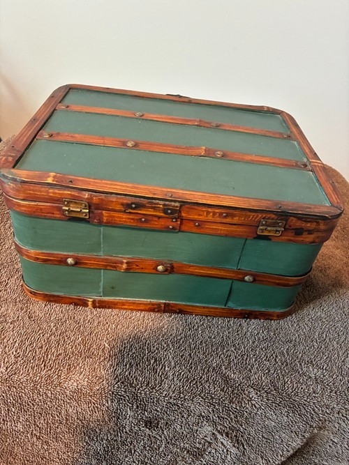 Vintage Primitive, Decorative Mini-Trunk