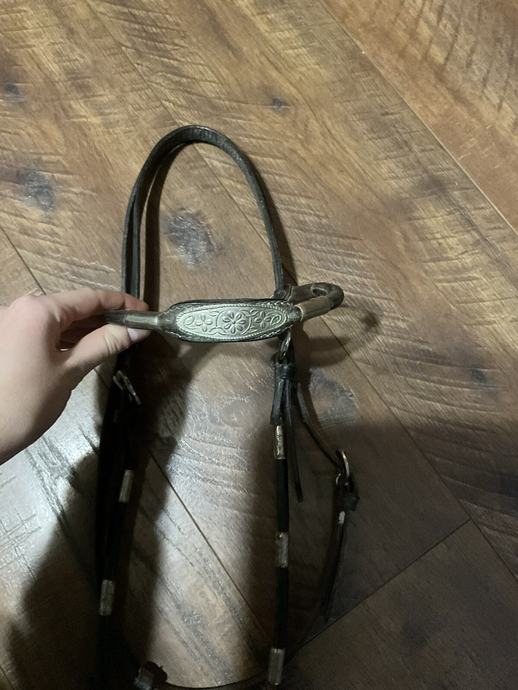 Vtg Headstall With Sliver Toned Pieces