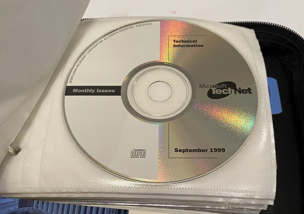 Microsoft Technet Plus Cd Subscription With Binder 55 CDs 1999 2000 Discs