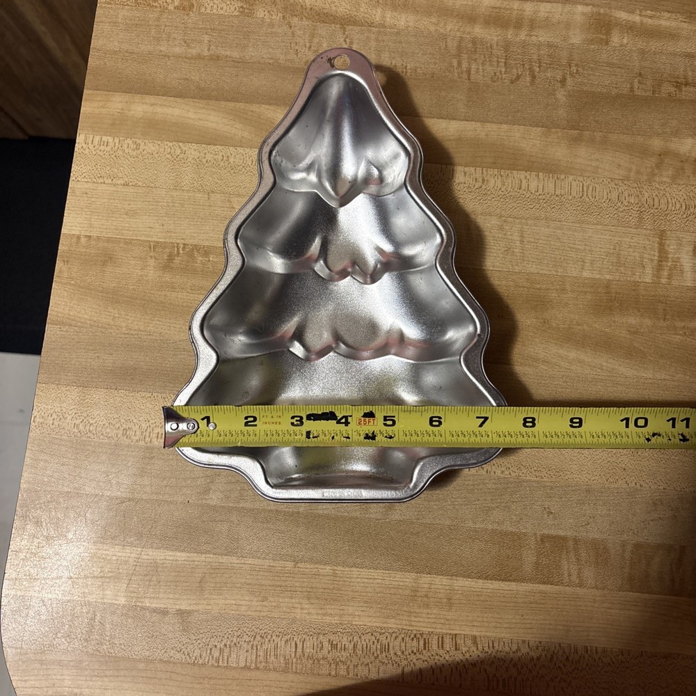 Vintage 10” Aluminum Tree Cake Mold