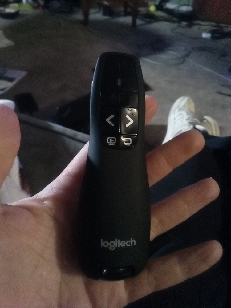 Logitech R400 Laser Presentation Remote - Black
