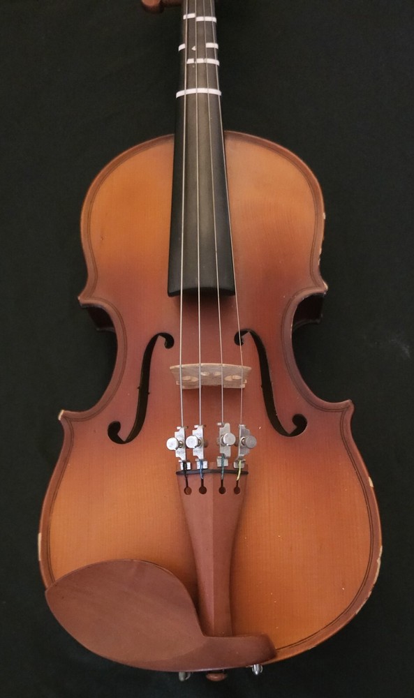 UNBRANDED 1/4 SIZED VIOLIN WITH CASE & BOW