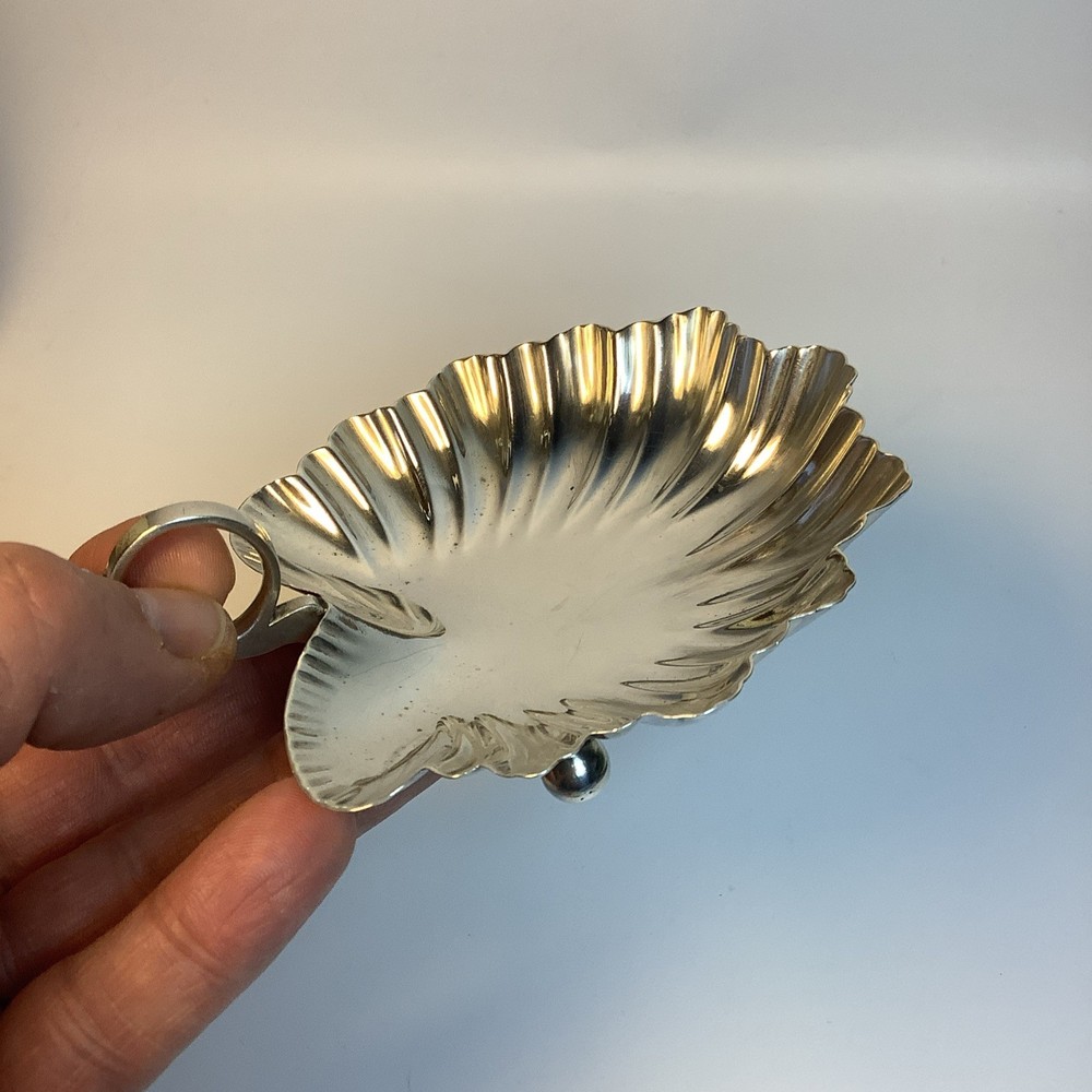 Solid Hallmarked Silver Shell Dish 68.61 grams Sheffield Assay 1900 Mappin Webb