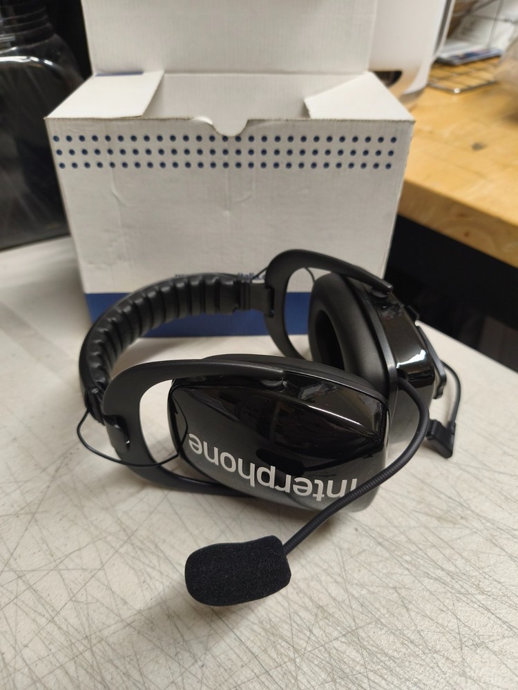 Interphone Cellularline headphones for car kit