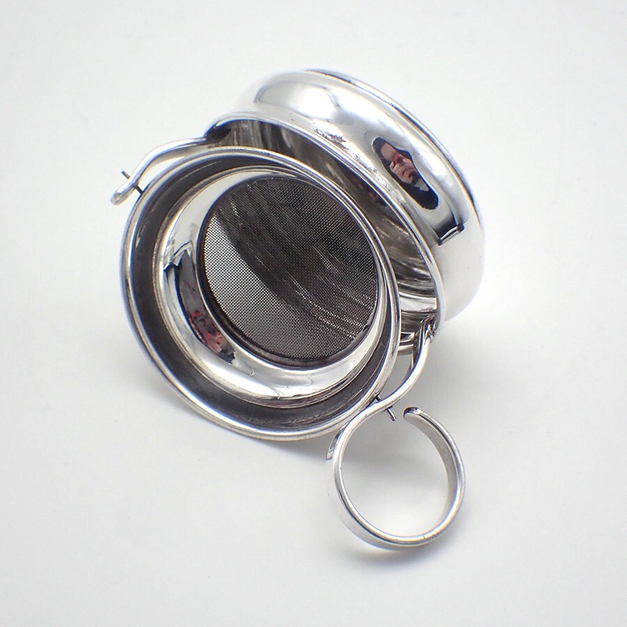 Tea Strainer and Undertray 835 Silver