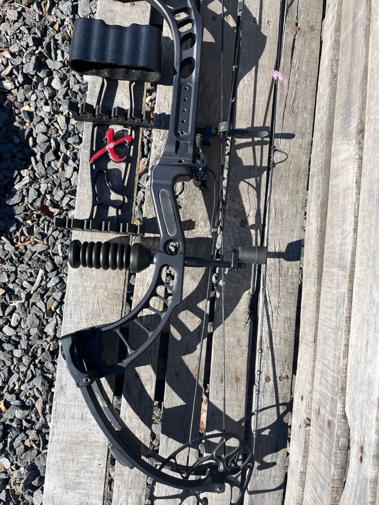 pse full throttle 70lb/29in draw compound bow with extras