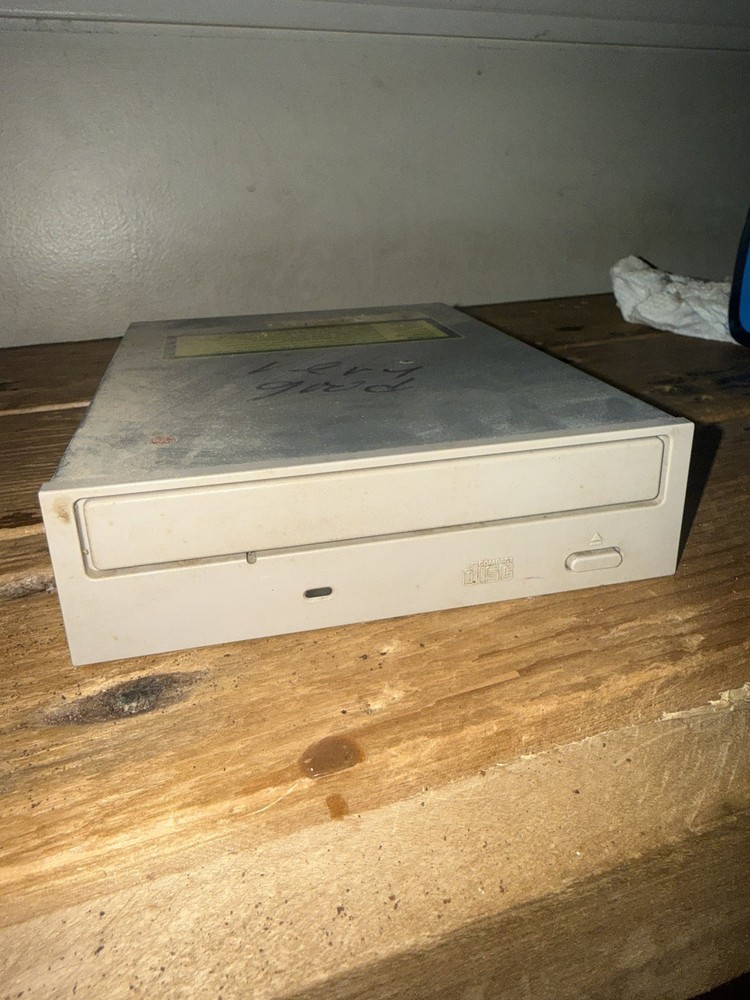 Hitachi CDR-7930 CDR7930 CD-ROM Drive +5V-+12V