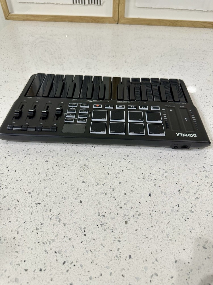 New Donner USB-C MIDI Keyboard DJ Controller OLED 25Key 8Drum Pad Touch Bar