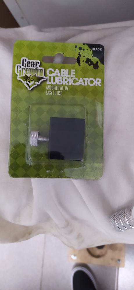 Gear gremlin cable lubricator