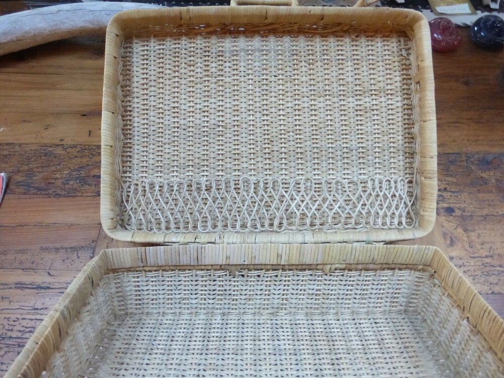 Vintage SEWING Basket RATTAN Medium NICE