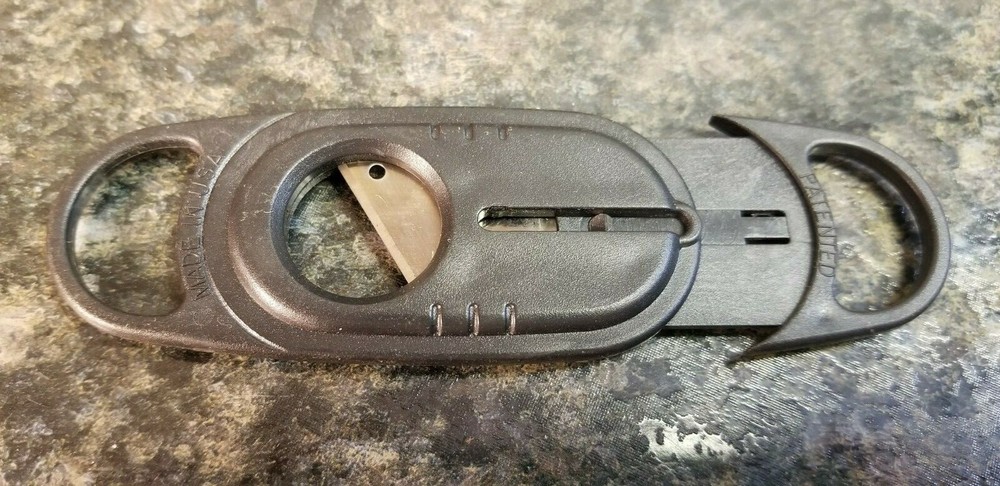 Plastic Cigar Cutter Made in USA (Lot B148)