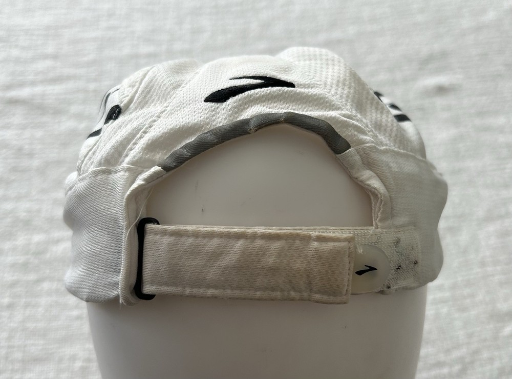 Brooks Chaser Running Hat One Size White Strapback