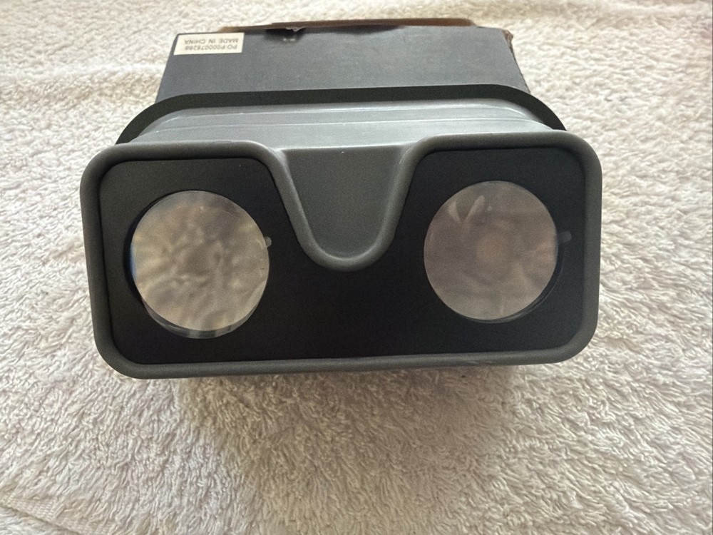 ORACLE Foldable Silicone VR Headset (1) With Instruction Sheet.