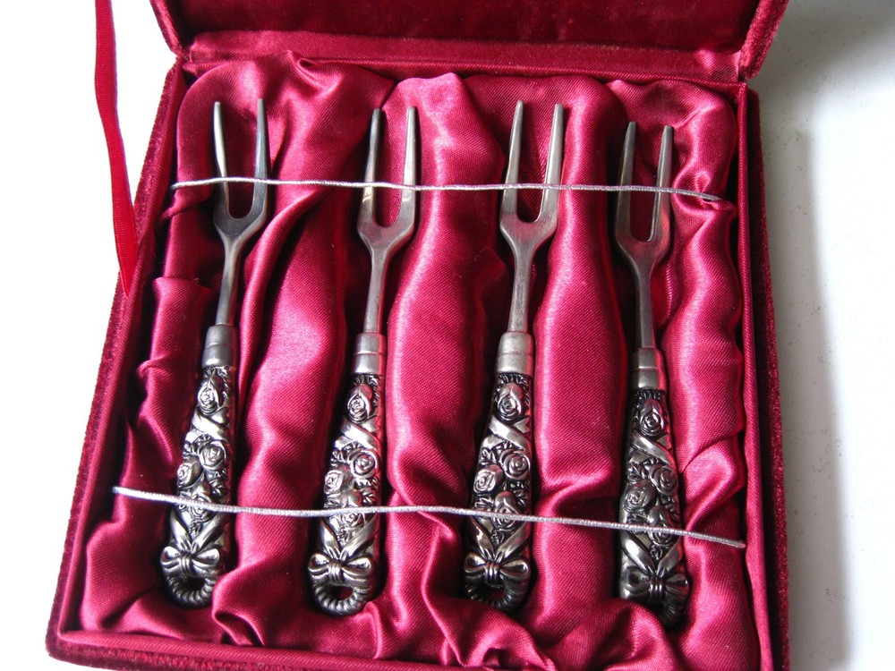 Vintage Elegance Silver Dessert Silver Plated Forks Set