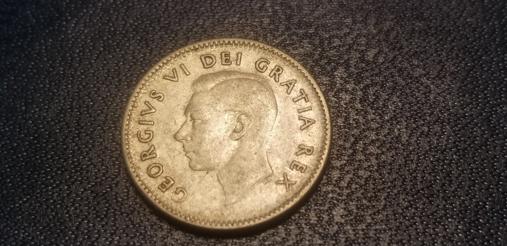 Canada 1948 Ten Cent 10 Cent Silver Coin.