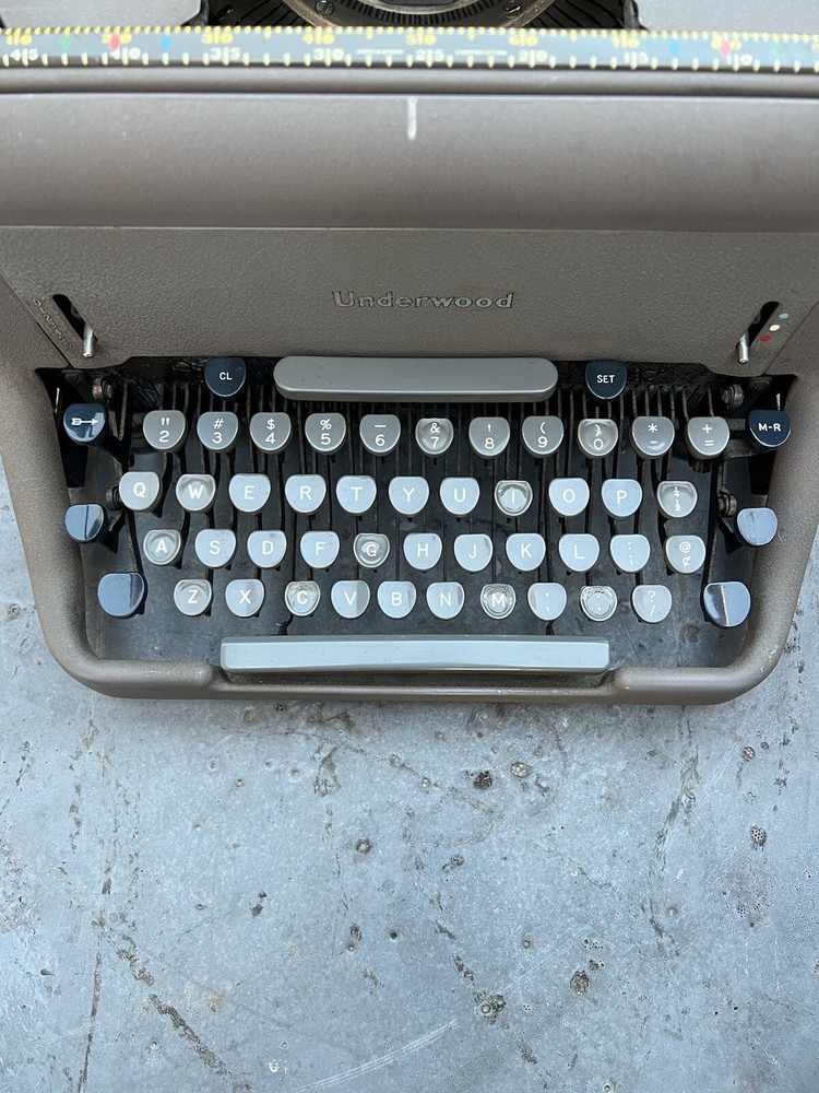 Antique UNDERWOOD SX Model TYPEWRITER Gray work