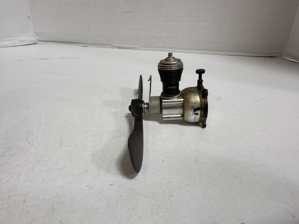 Cox Gas Powered Motor with thimble drome Propeller
