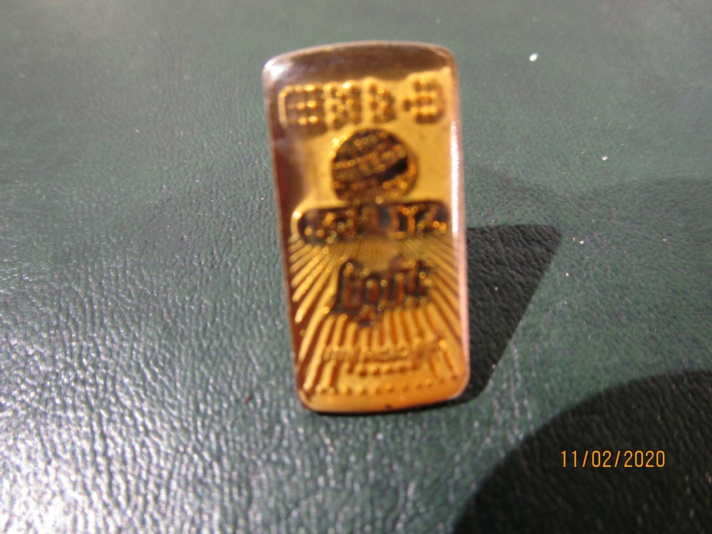 Vintage Schlitz Schliyz Light Lapel Pin
