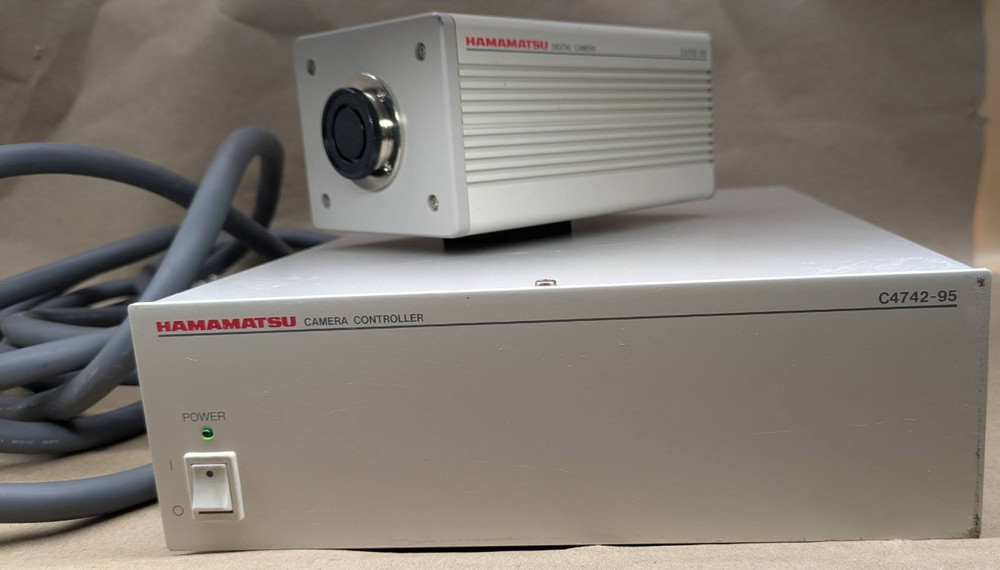 Hamamatsu C4742-95-12G04 Camera Controller w/ Digital Camera & Cable