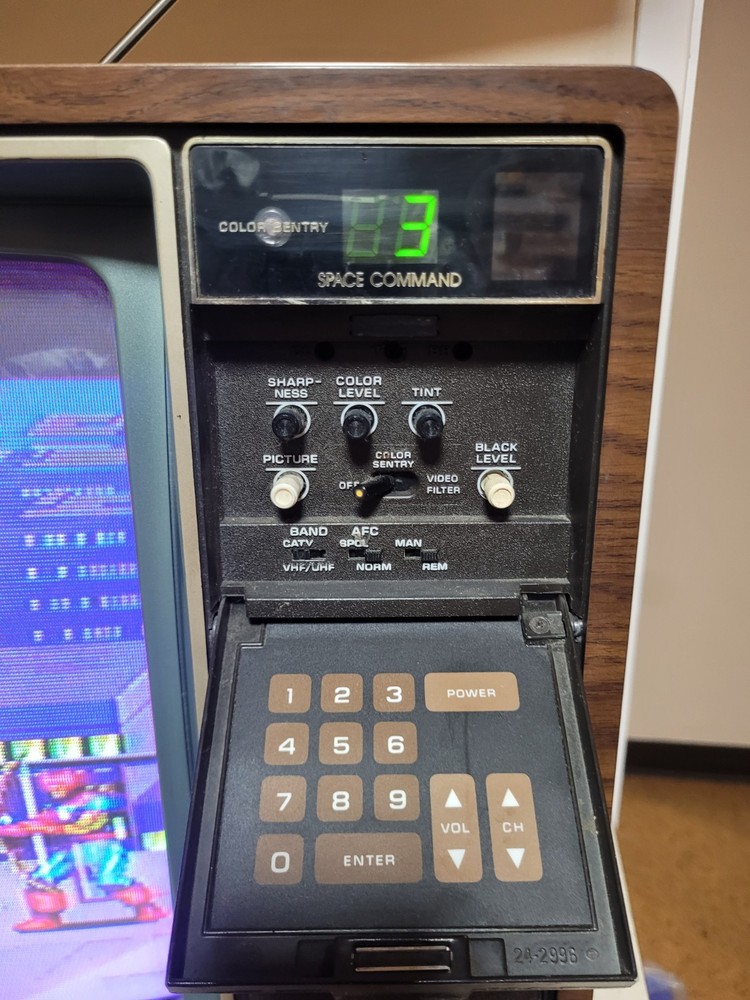 1985 Zenith SA1927W System 3 Space Command 19" CRT TV