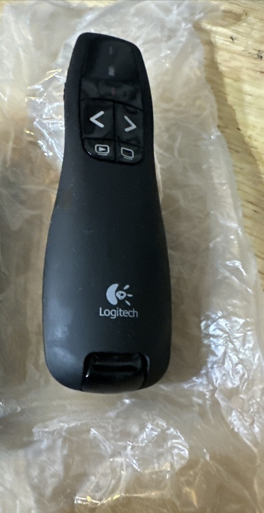 Logitech R400 Presenter Remote Control & Laser Pointer w/cover