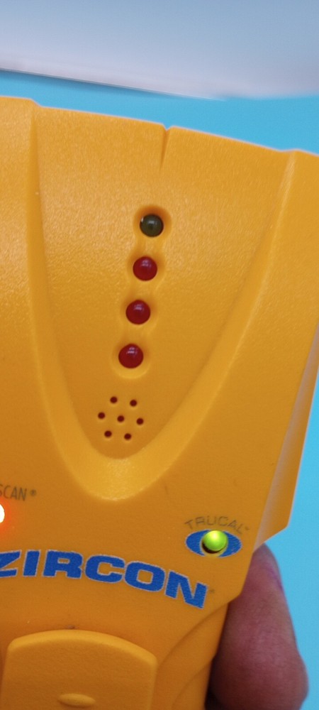 ZIRCON StudSensor SL Edge Finder Deep-Scanning Stud Finder + SpotLite Pointing