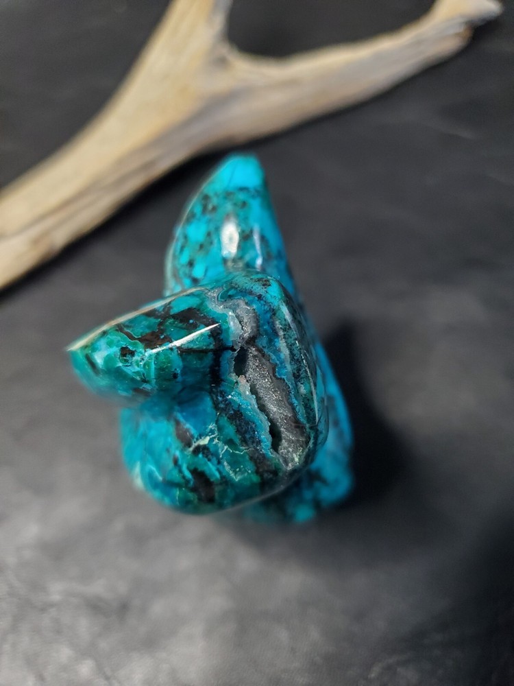 CHRYSOCOLLA Abstract Carving