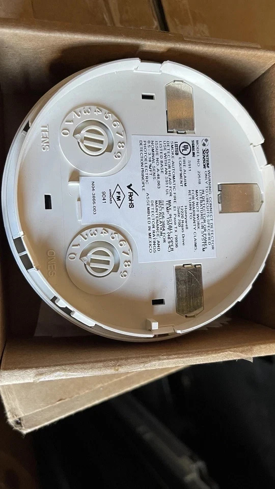 NEW SYSTEM SENSOR 2251B SMOKE DETECTOR
