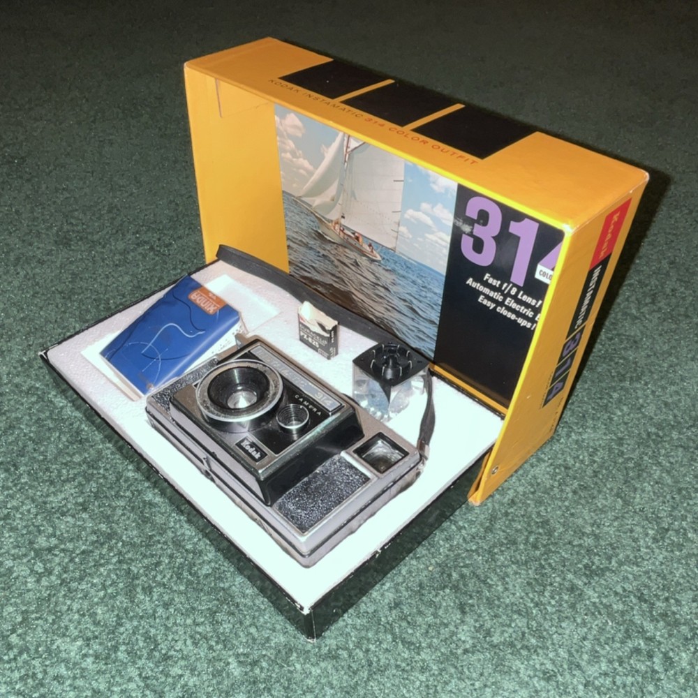 1970’s Kodak Instamatic 314 Color Outfit Camera with Flashcube, Battery, Box