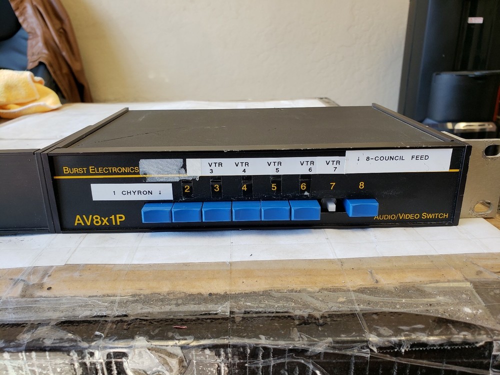 Burst Electronics Audio/Video switc,  model AV8x1P Missing one button, WORKS!!