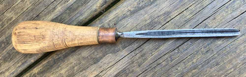 Good Working 1/4" V Gouge