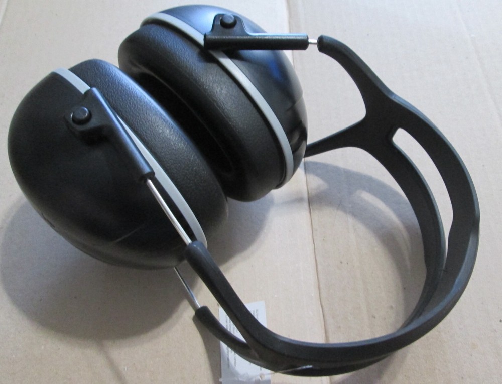 Mpow HP158A Noise Reduction Safety Ear Muffs Black Adjustable Range Yardwork NWT