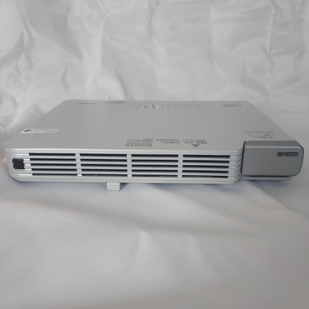 Casio Slim DLP Projector XJ Series w/ Remote, Cables & Case Tested Working