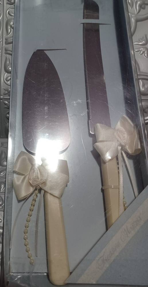 Wedding Cake Serving Set Treasure Masters His & Hers