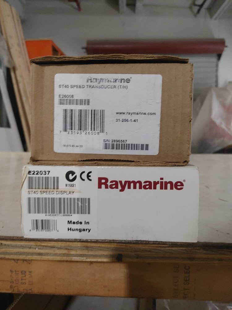 Raymarine E22037 With E26008