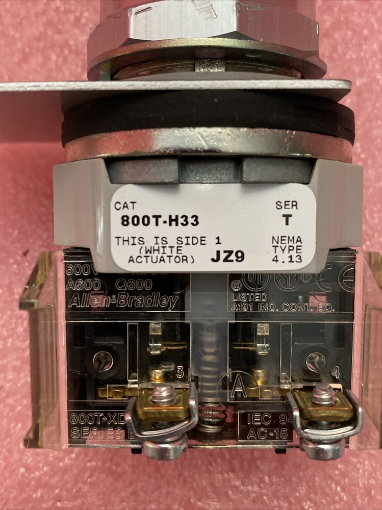 Allen Bradley 800T-H33 Position Keyed Selector Switch