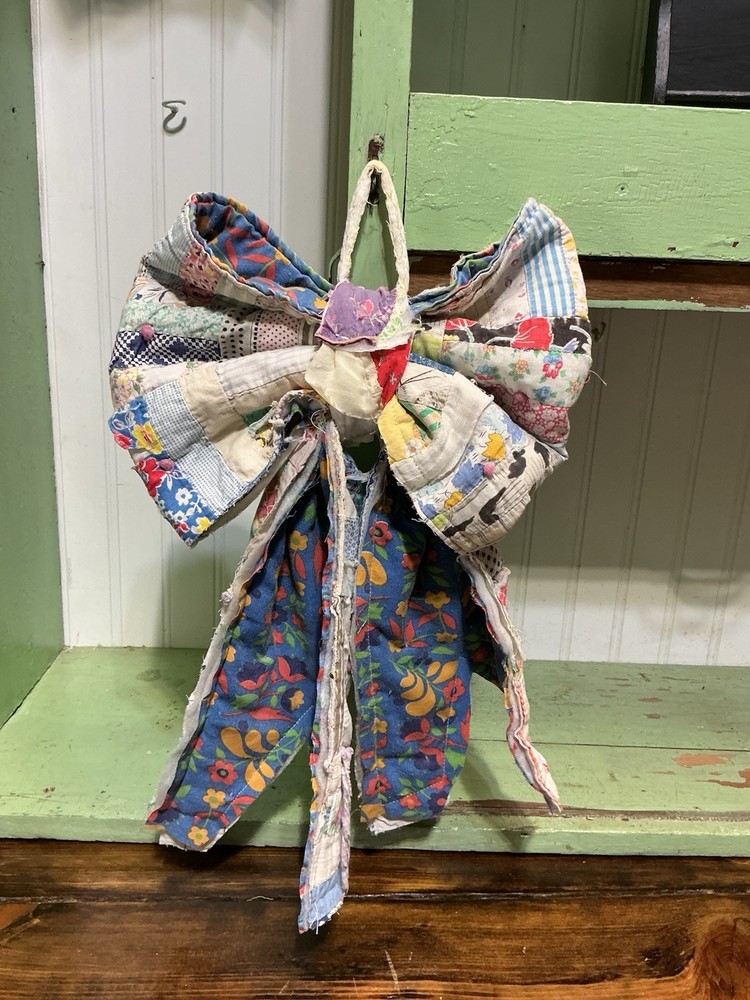 Vintage Quilted Bow 17”Tx11”W