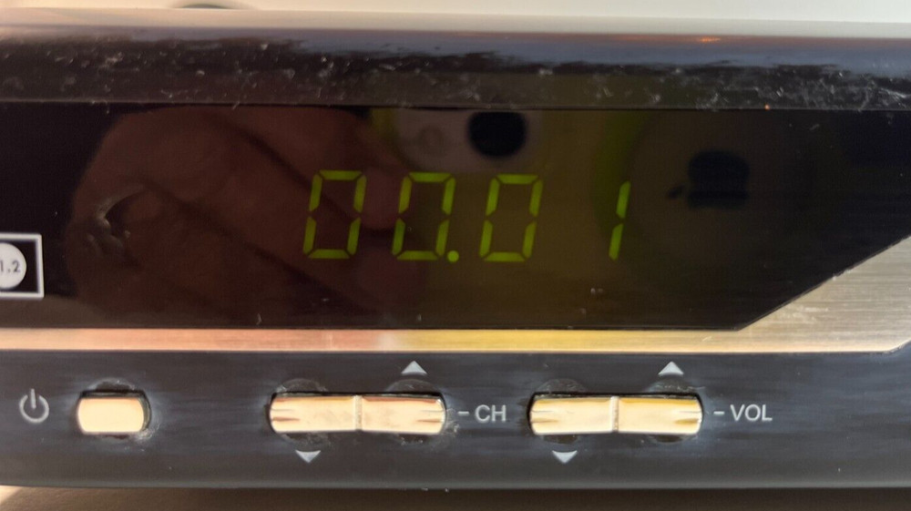 VIEWSAT Digital Satellite Receiver VS2000 ULTRA USB Host Interface, Cables, Box