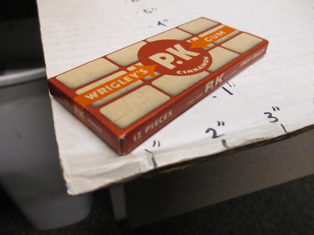 WRIGLEY'S P.K. chewing gum box 1940s FULL candy Canada CINNAMON #2F