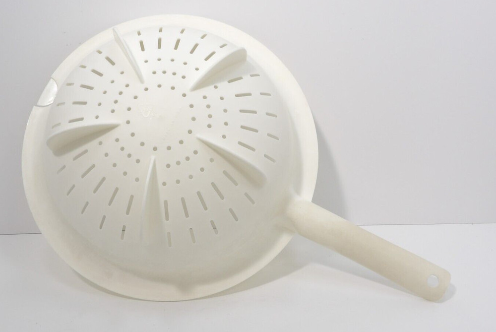 Tupperware 10" White Strainer Colander with Handle - Kitchen Essential