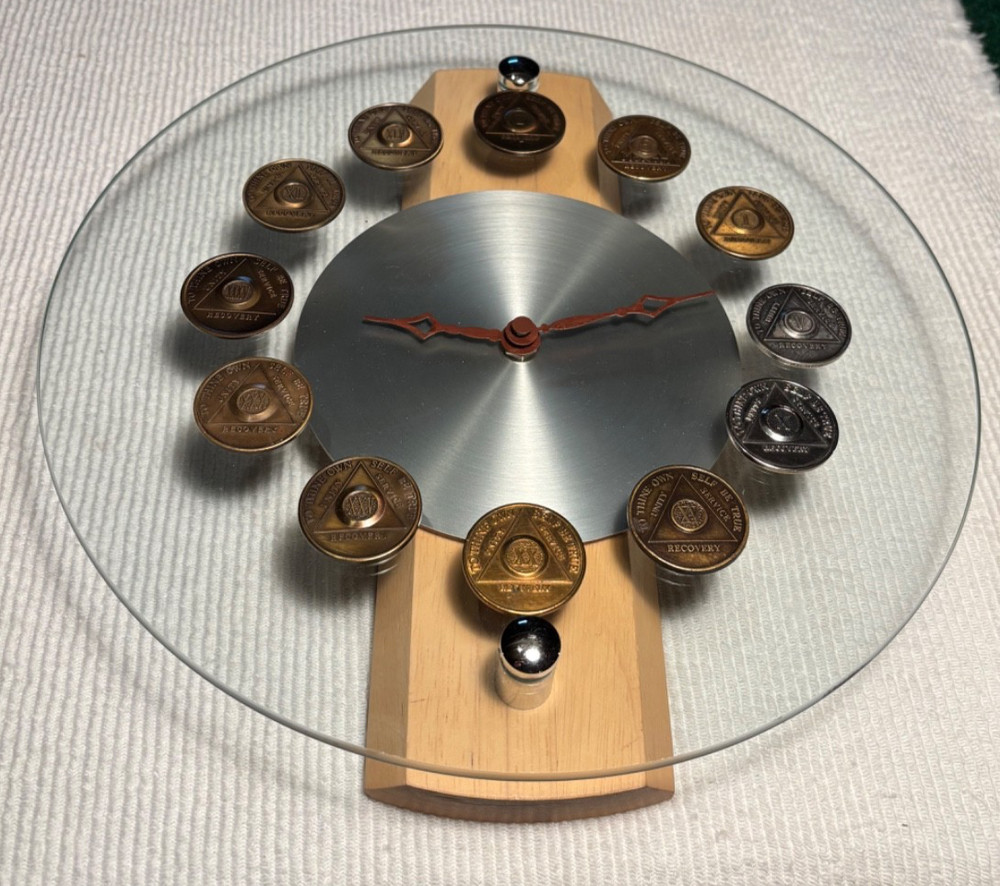 SUPERB Alcoholics Anonymous Sobriety Chip Quartz Clock. Authentic Chips - READ!