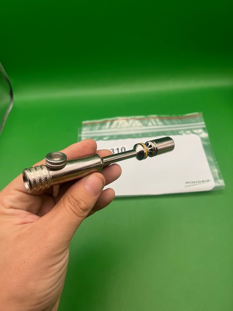 Autococker Bolt