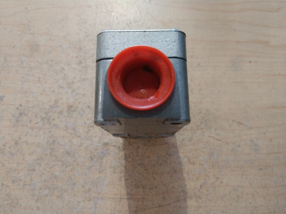 NEW RB DENISON C2B JK05 LEVER TYPE LIMIT SWITCH