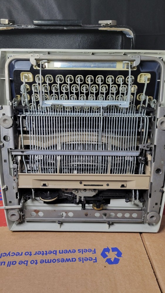 ADLER J5 TYPEWRITER NOTE WITH CASE