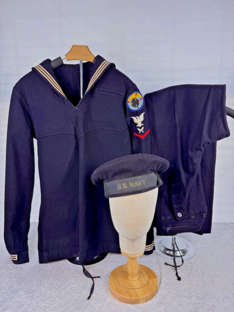 ORIGINAL WWII US NAVY UNIFORM SET – NAMED JUMPER WITH MINESWEEPER PATCH